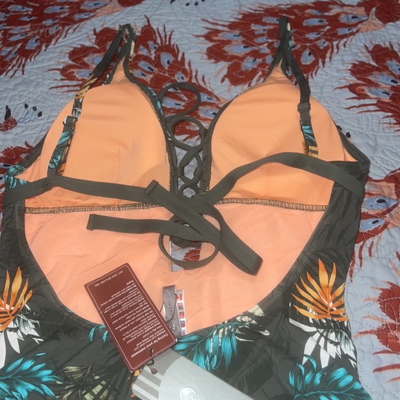 Swimsuit - Picture 5 of 10